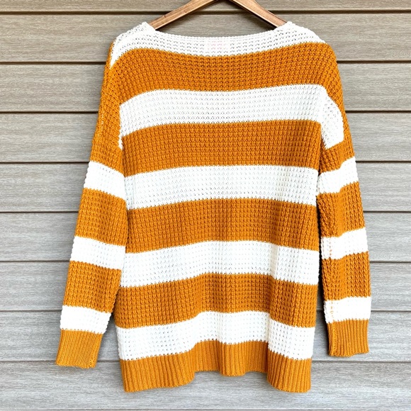 Pink Lily Stiped Gold and White V-Neck Chunky Knit Pullover Sweater Size… - Picture 2 of 4